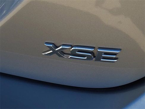 Used 2022 Toyota Camry XSE image 5
