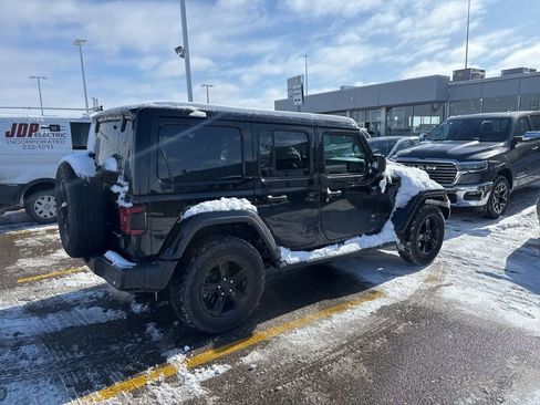 Used 2022 Jeep Wrangler Unlimited Sahara image 4