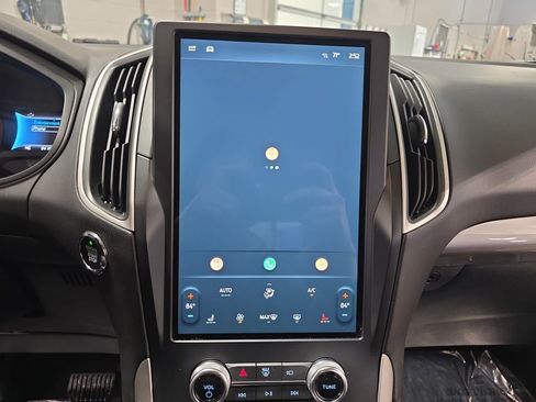 Used 2024 Ford Edge SEL image 21