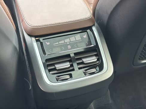 Used 2024 Volvo XC90 B6 Plus image 9