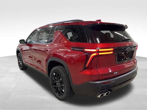 Used 2025 Chevrolet Traverse LT w/ Midnight/Sport Edition FWD image 3