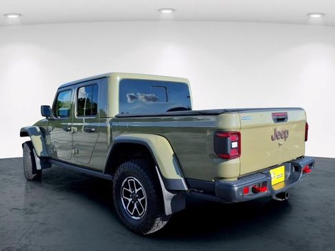 Used 2025 Jeep Gladiator Rubicon AWD/4WD image 12