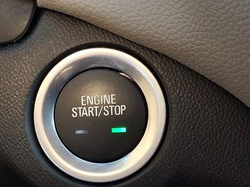 Used 2022 Chevrolet Equinox LS image 23