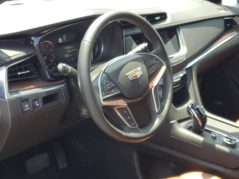 Used 2025 Cadillac XT5 Premium Luxury w/ LPO, Floor Liner Package AWD/4WD image 8