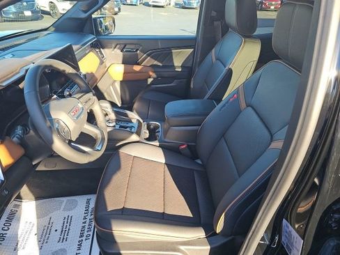Used 2025 GMC Canyon AT4 w/ Nightfall Edition image 17