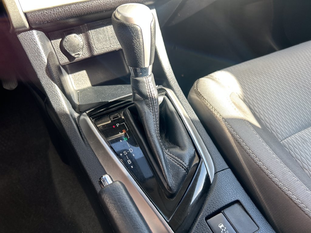 Used 2017 Toyota Corolla LE w/ Carpet Mat Package (TMS) FWD image 25
