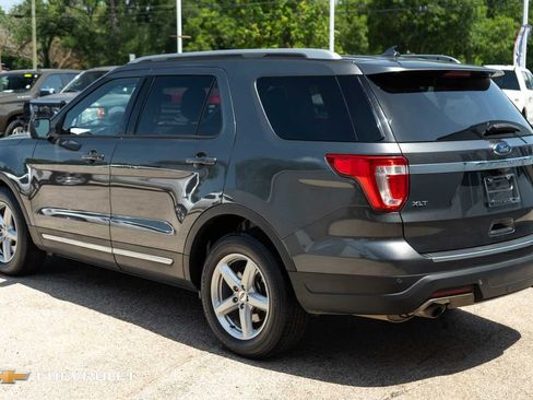 Used 2018 Ford Explorer XLT w/ Equipment Group 201A FWD image 9