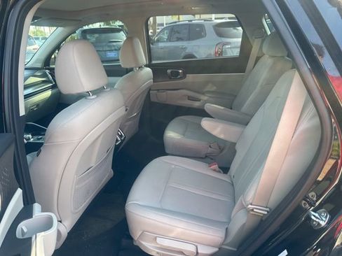 Used 2025 Kia Sorento EX w/ EX Panoramic Sunroof Package image 9