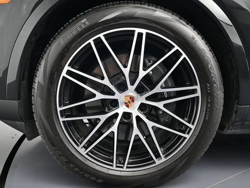Used 2026 Porsche Cayenne AWD/4WD image 36