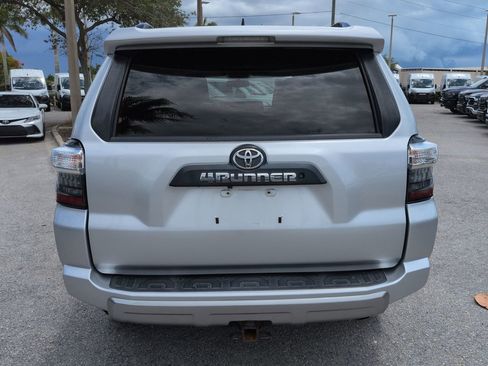 Used 2018 Toyota 4Runner TRD Off-Road Premium AWD/4WD image 6