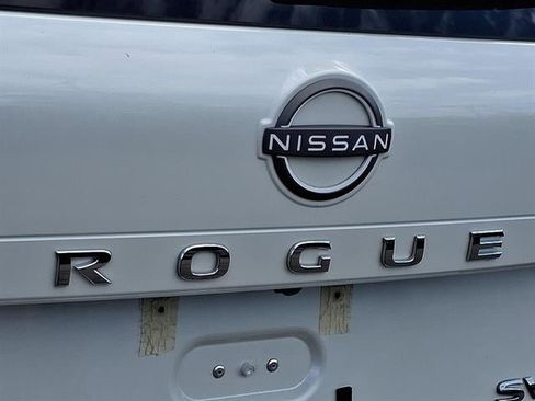Used 2023 Nissan Rogue SV image 29