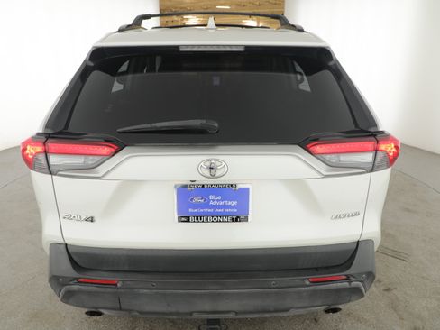 Used 2019 Toyota RAV4 Limited image 4