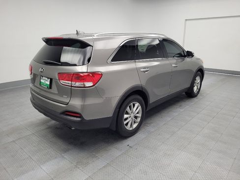 Used 2018 Kia Sorento LX image 9