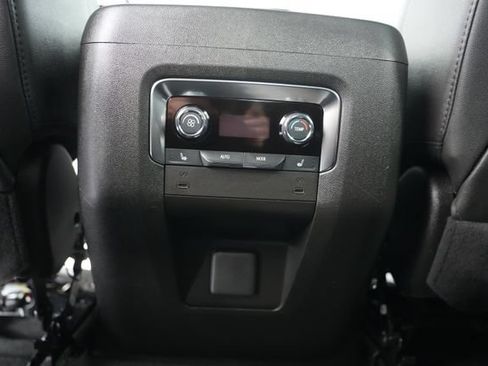 Used 2025 Chevrolet Suburban LT w/ Comfort Package AWD/4WD image 17