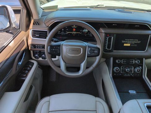 Used 2023 GMC Yukon XL Denali AWD/4WD image 15