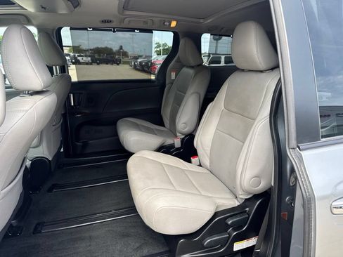 Used 2017 Toyota Sienna Limited AWD/4WD image 23