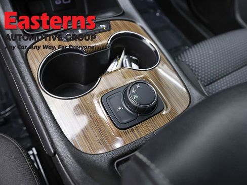 Used 2022 GMC Acadia SLE image 22