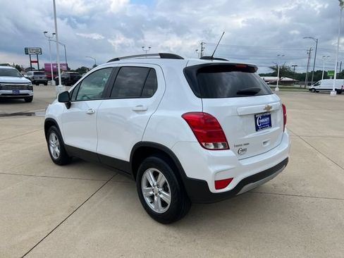 Certified 2022 Chevrolet Trax LT w/ LT Convenience Package AWD/4WD image 3