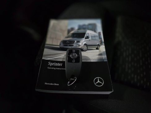 Used 2022 Mercedes-Benz Sprinter 2500 image 34