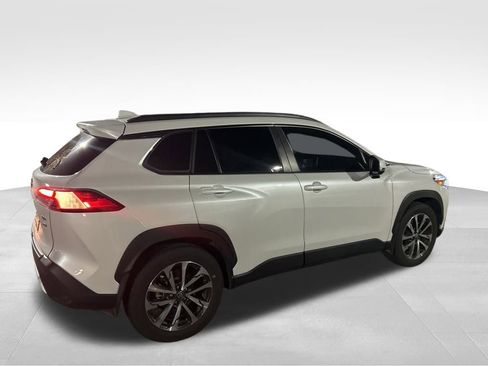 Used 2024 Toyota Corolla Cross XLE image 5