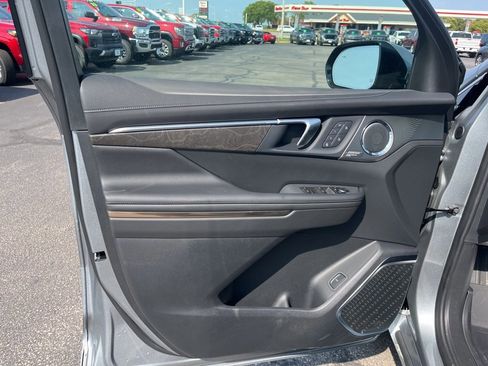 New 2026 Buick Enclave Avenir w/ Super Cruise Package image 13