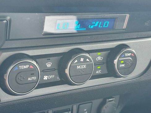 Used 2021 Toyota Tacoma TRD Off-Road image 13