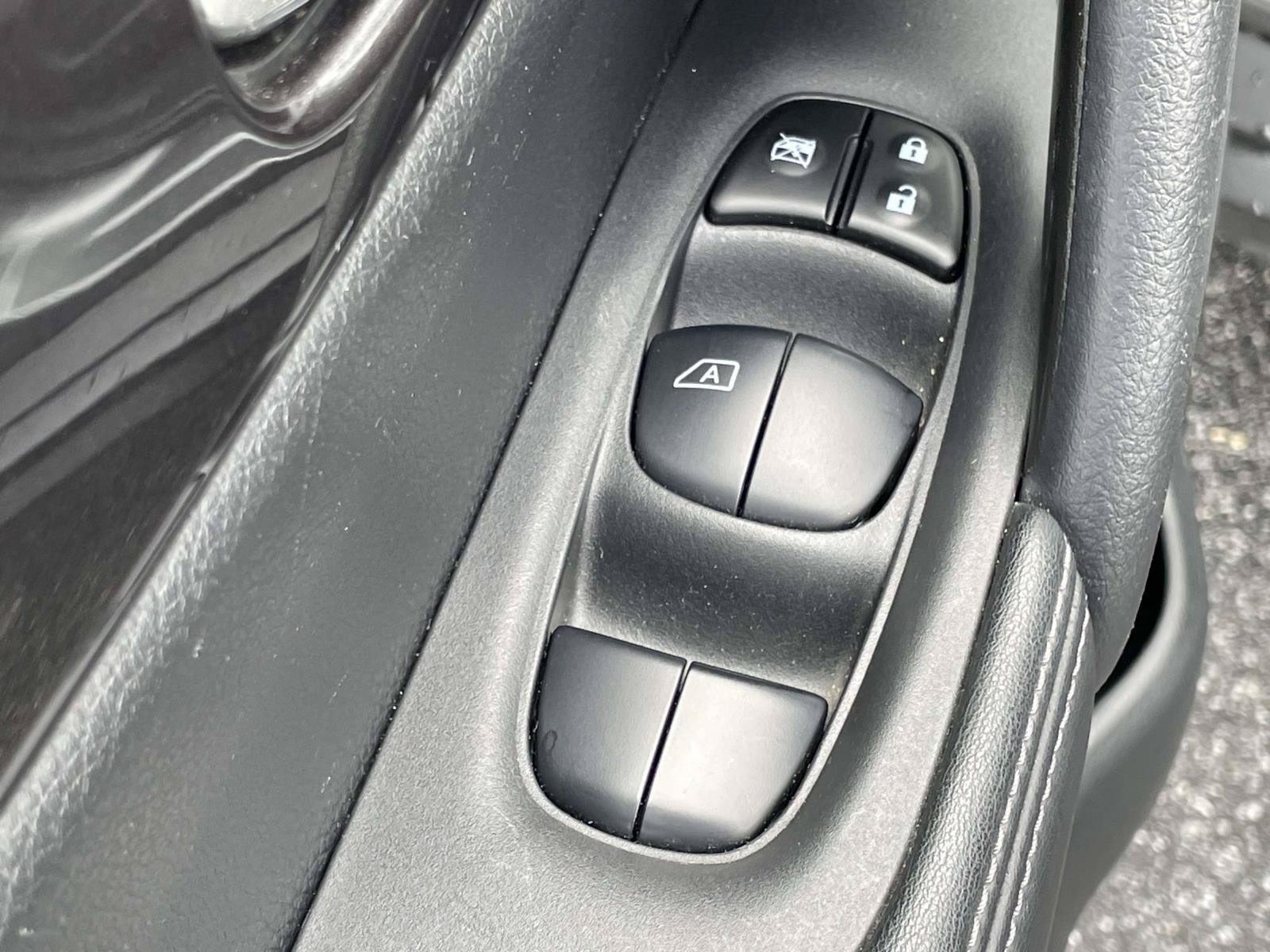 Used 2019 Nissan Rogue SV w/ Premium Package AWD/4WD image 6