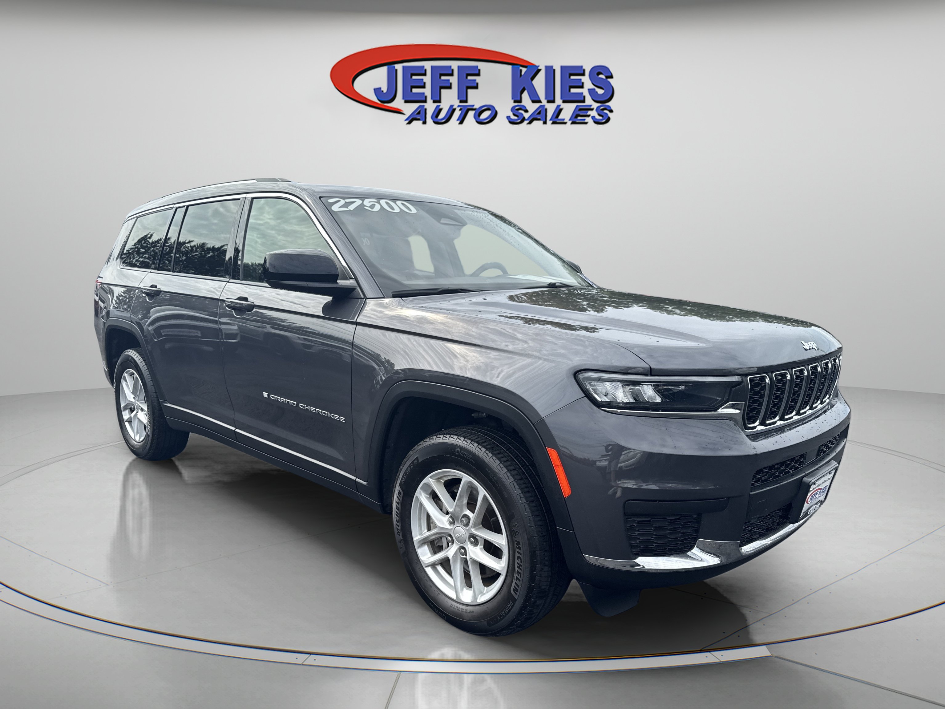 Used 2023 Jeep Grand Cherokee L Laredo w/ Luxury Tech Group I AWD/4WD image 3