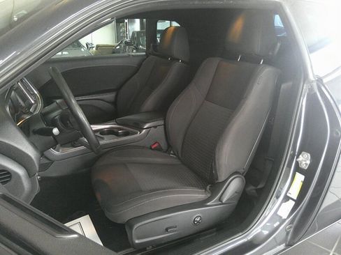 Used 2017 Dodge Challenger R/T w/ Driver Convenience Group RWD image 10