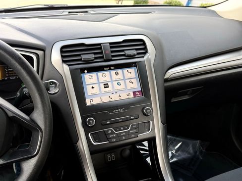 Used 2019 Ford Fusion SE FWD image 32