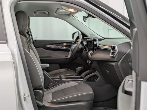 Used 2025 Chevrolet TrailBlazer LT AWD/4WD image 18