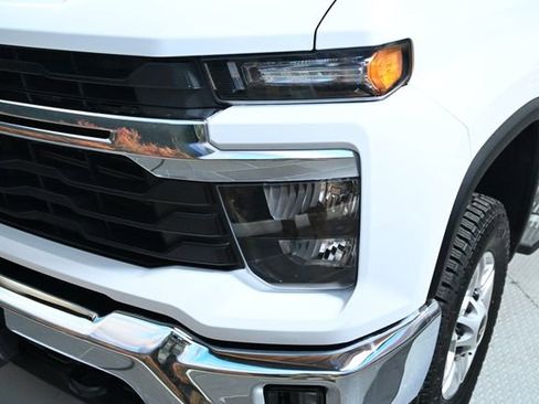 Used 2025 Chevrolet Silverado 2500 LT w/ Convenience Package image 22