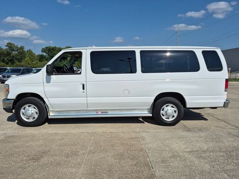 Used 2009 Ford E-350 and Econoline 350 XL RWD image 4