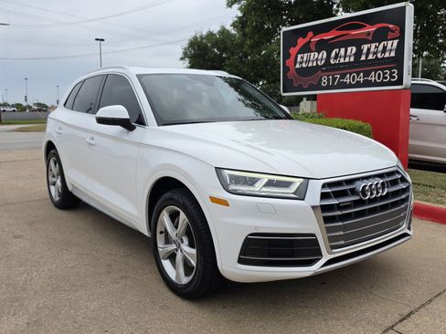 Used 2020 Audi Q5 2.0T Premium Plus w/ Premium Plus Package AWD/4WD image 6