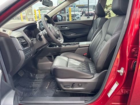 Used 2023 Nissan Rogue Platinum w/ Platinum Premium Package image 12