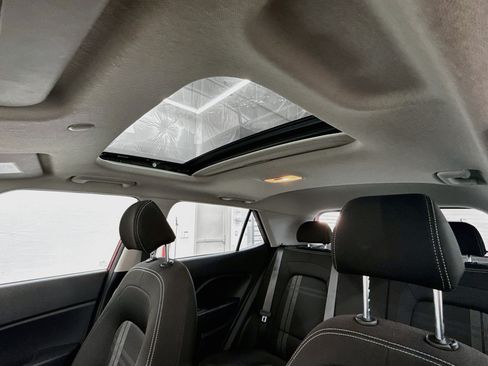 Used 2025 Hyundai Venue SEL FWD image 26