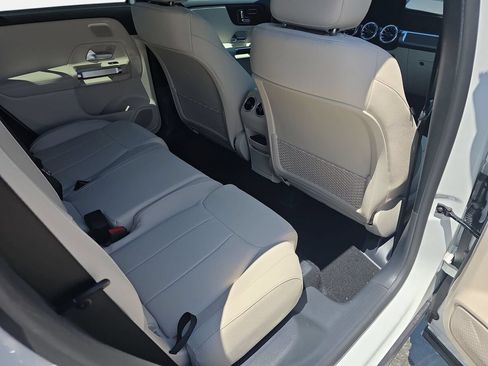 New 2026 Mercedes-Benz GLB 250 image 11