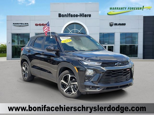 Used 2023 Chevrolet TrailBlazer RS w/ Sun and Liftgate Package FWD image 1