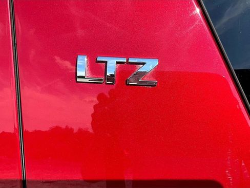 Used 2014 Chevrolet Suburban LTZ image 8