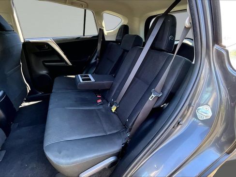Used 2018 Toyota RAV4 LE w/ All Weather Liner Package AWD/4WD image 17