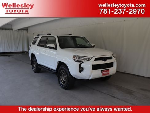 Used 2023 Toyota 4Runner SR5 Premium w/ Moonroof Package AWD/4WD image 1