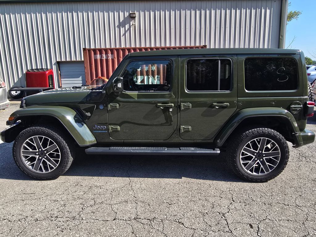 Used 2024 Jeep Wrangler High Altitude AWD/4WD image 3