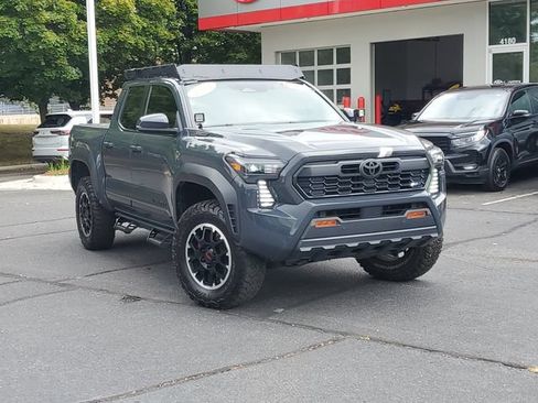 Used 2024 Toyota Tacoma TRD Off-Road w/ TRD Off Road Upgrade Package AWD/4WD image 34