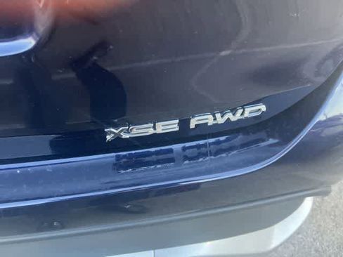 Used 2022 Toyota Highlander XSE image 6