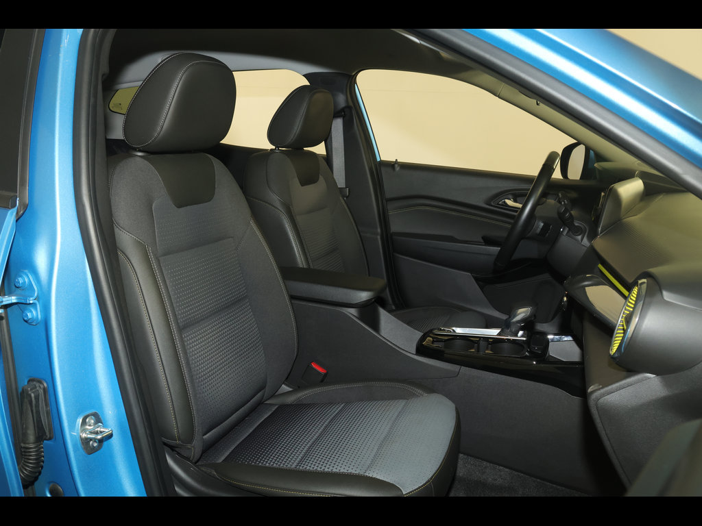 Used 2025 Chevrolet Trax LT w/ Driver Confidence Package FWD image 15