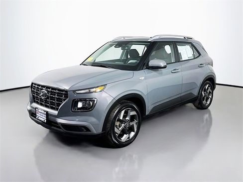 Used 2023 Hyundai Venue SEL image 2
