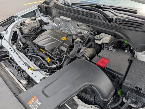 Used 2025 Chevrolet Trax LT FWD image 41