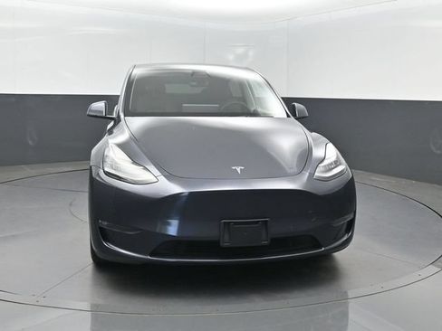Used 2022 Tesla Model Y Long Range AWD/4WD image 32