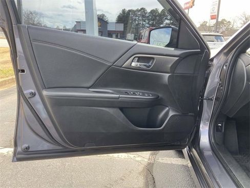 Used 2017 Honda Accord Sport image 15