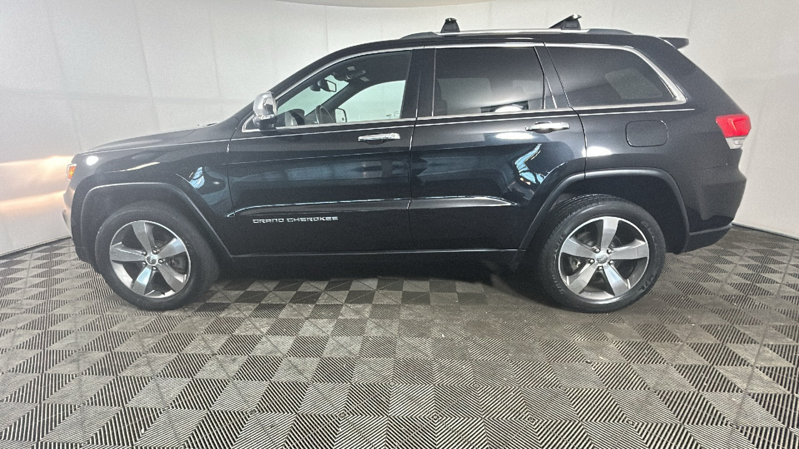 Used 2015 Jeep Grand Cherokee Limited w/ Trailer Tow Group IV AWD/4WD image 7